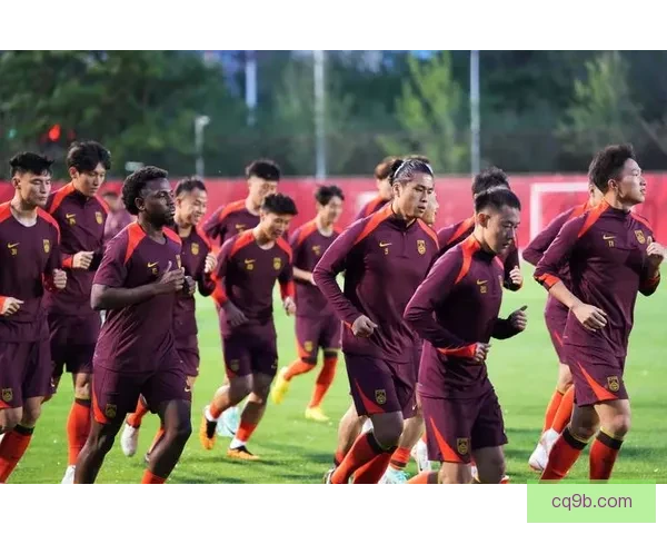 国足备战训练量大球员喊累背后揭示日常训练不足问题